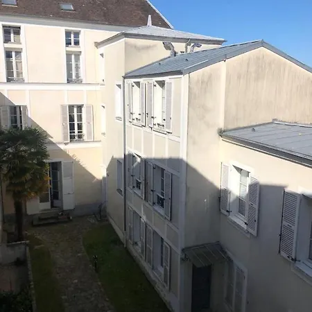 La Cour Des Artistes *